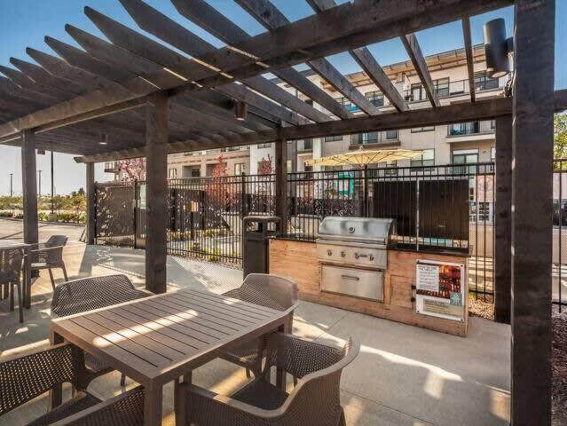 Cozysuites Spacious 2Br Next To Whole Foods Indianapolis Bagian luar foto
